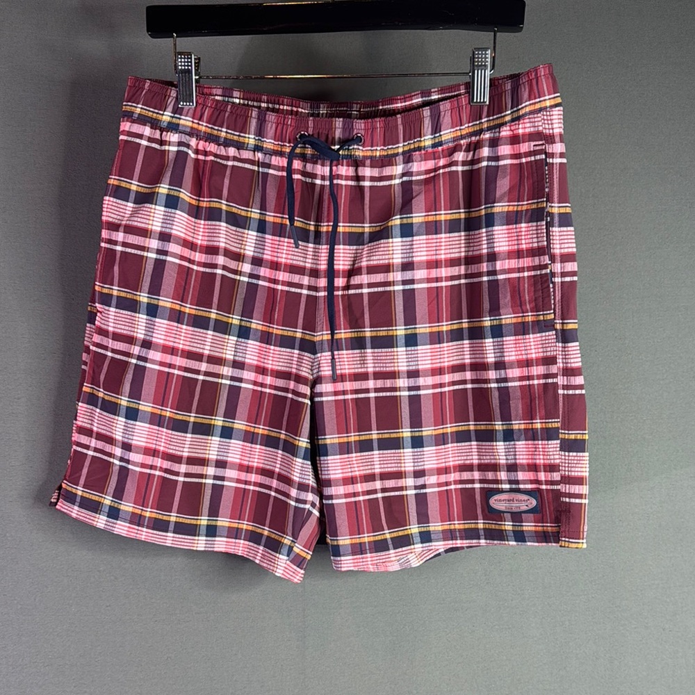 Vineyard vine Plaid Swim Shorts in‎ Red and blue